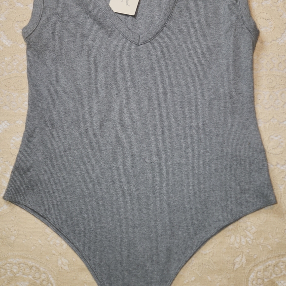 Universal Thread Grey Ribbed V-Neck Top - Picture 1 of 7